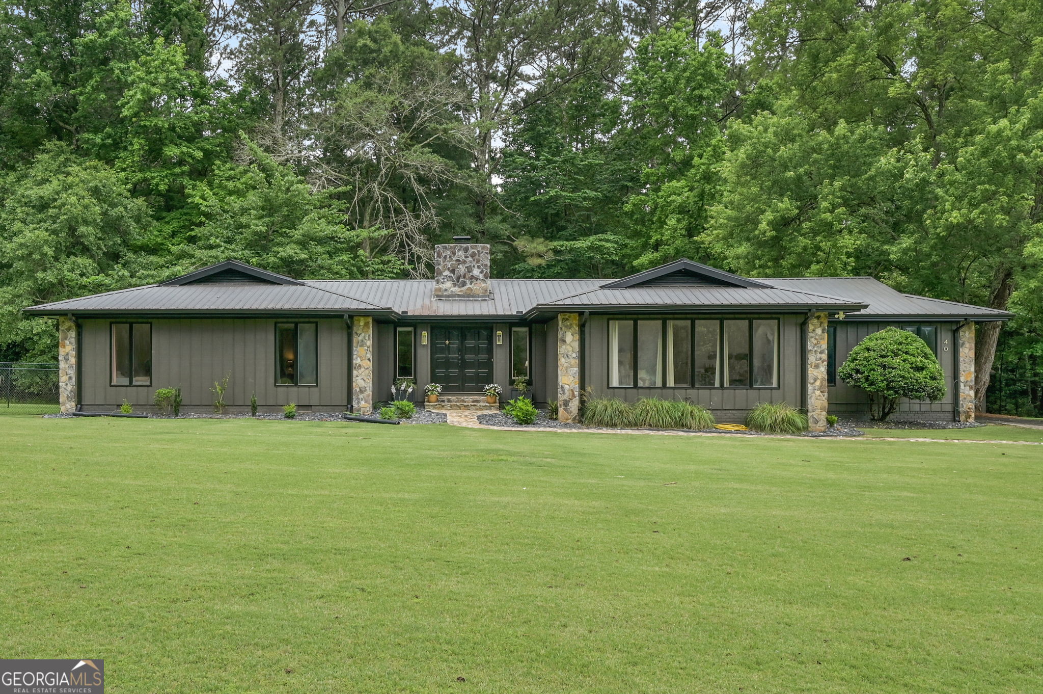 40 Round Lake Road Property Photo 1