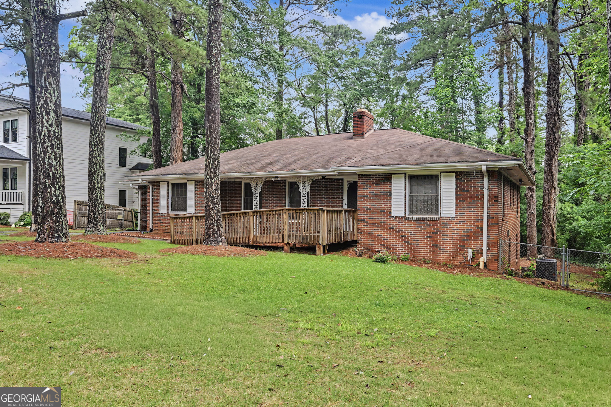 424 E Pharr Road Property Photo 1