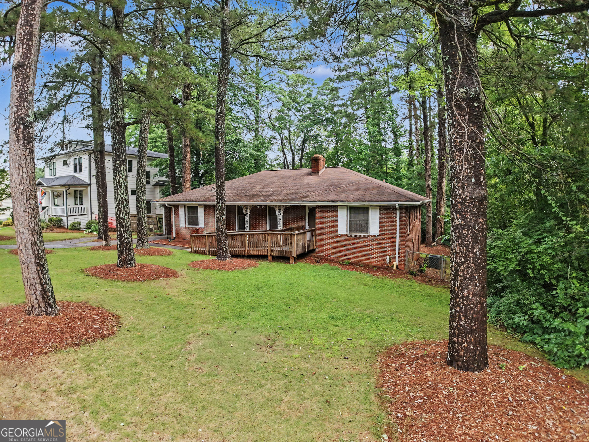 424 E Pharr Road Property Photo 2
