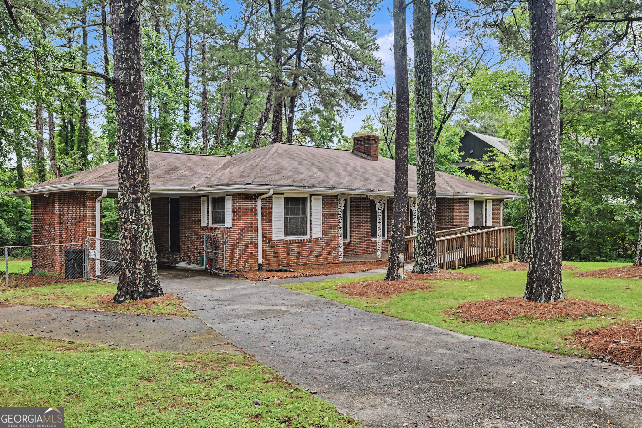 424 E Pharr Road Property Photo 4