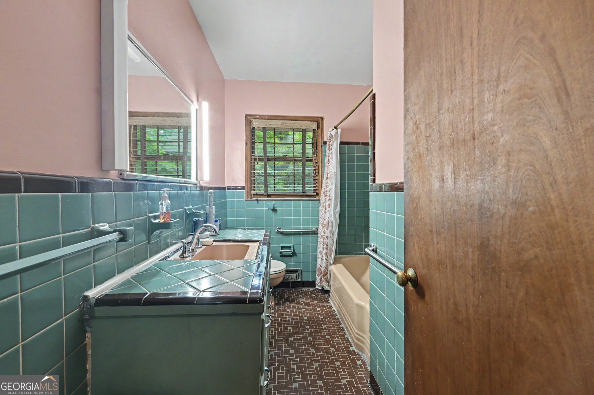 424 E Pharr Road Property Photo 18