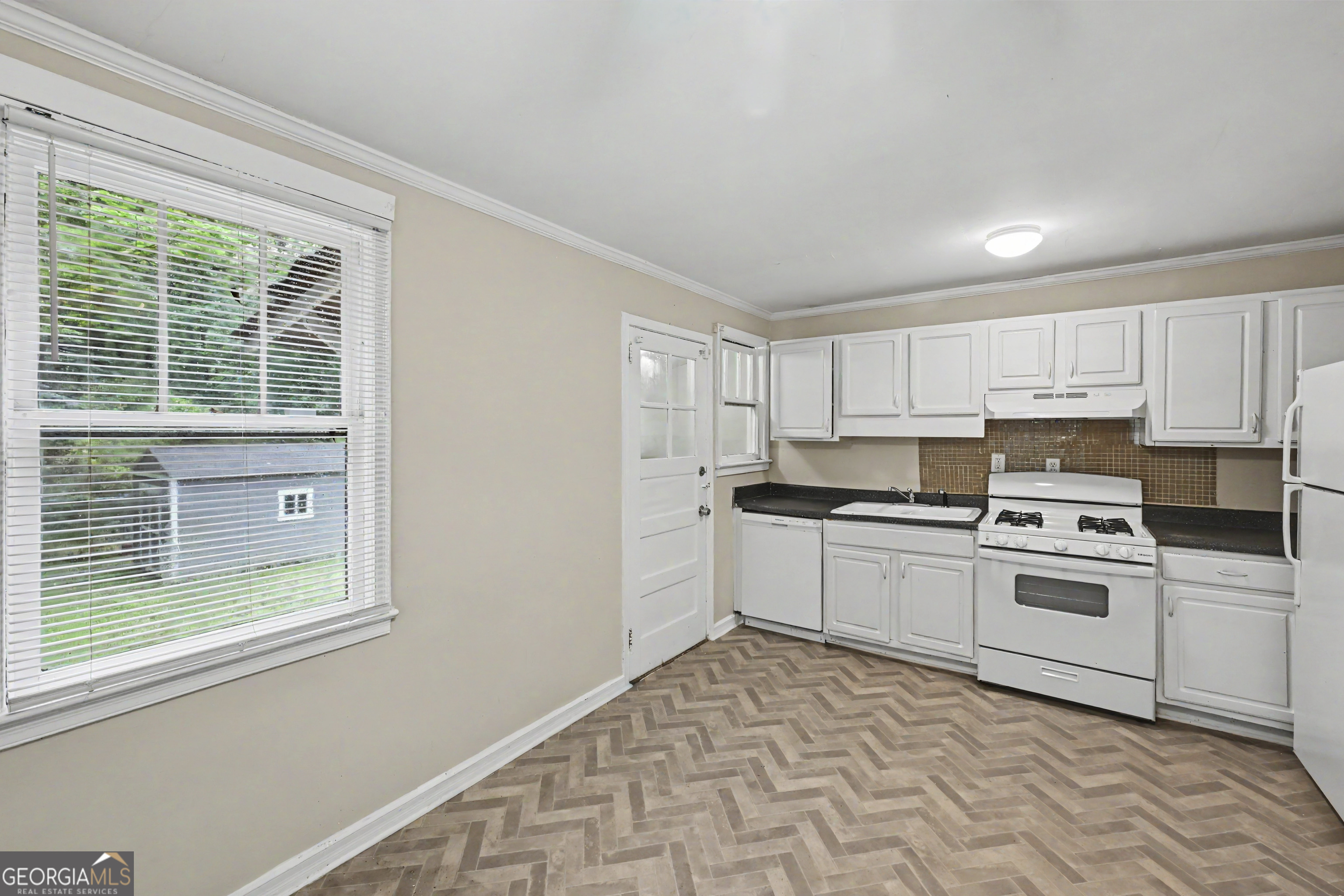 3101 Browns Mill Road Se Property Photo 9