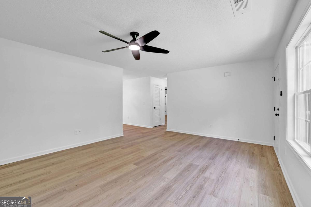 4311 Willow Springs Road Property Photo 7