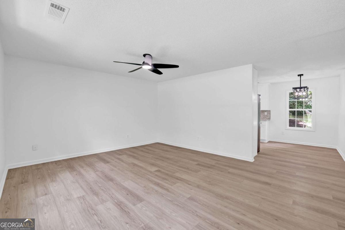 4311 Willow Springs Road Property Photo 9