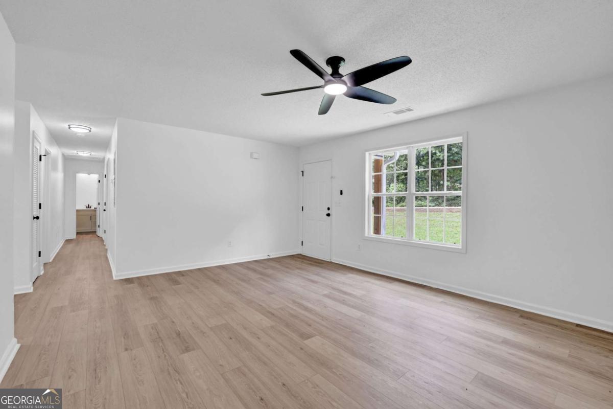 4311 Willow Springs Road Property Photo 10