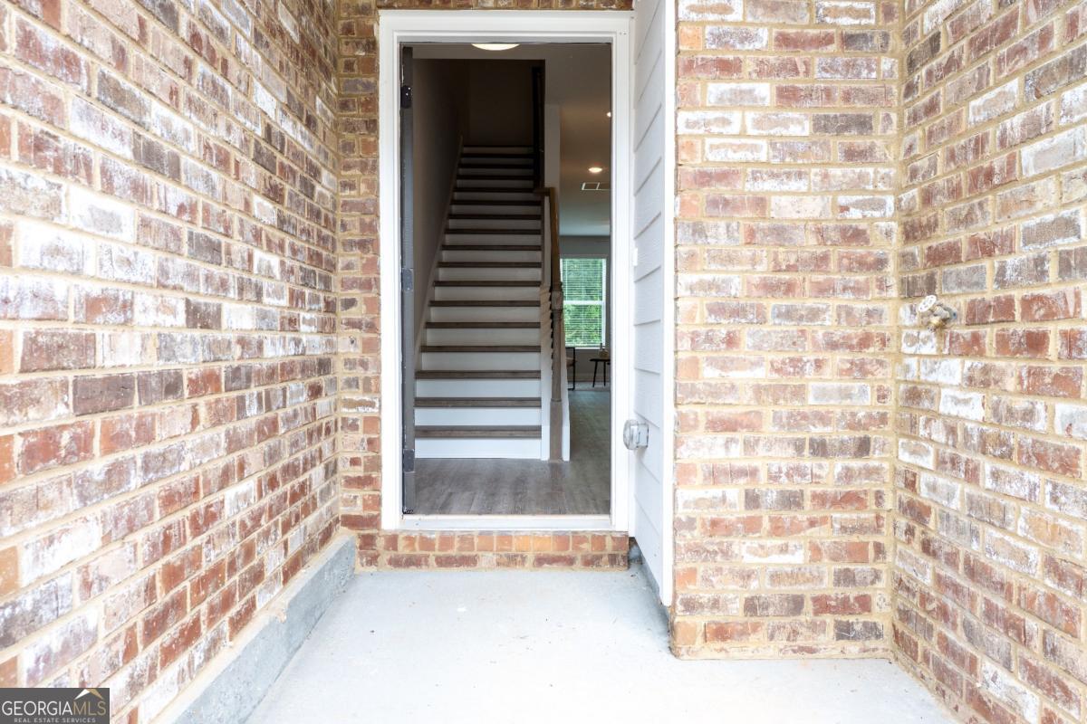 121 Greenview Court Property Photo 2
