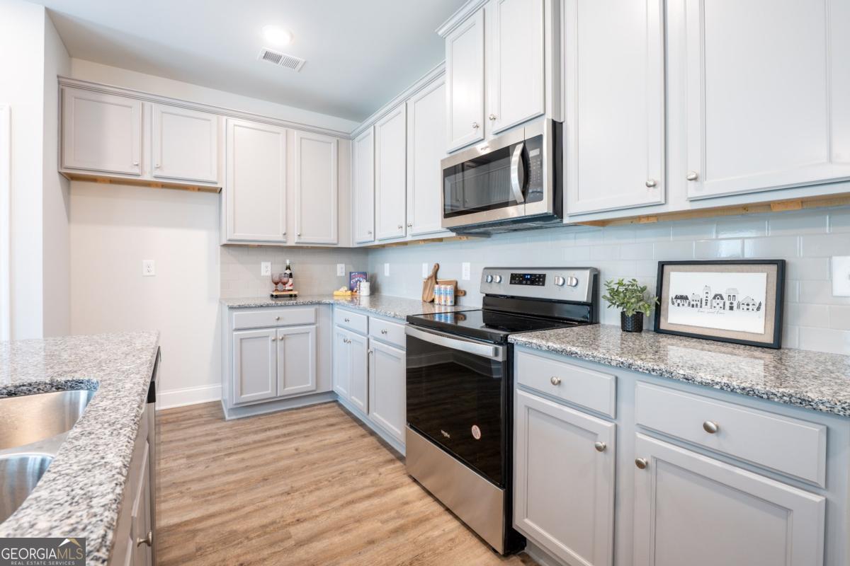 121 Greenview Court Property Photo 14
