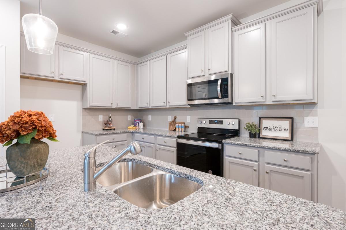 121 Greenview Court Property Photo 16