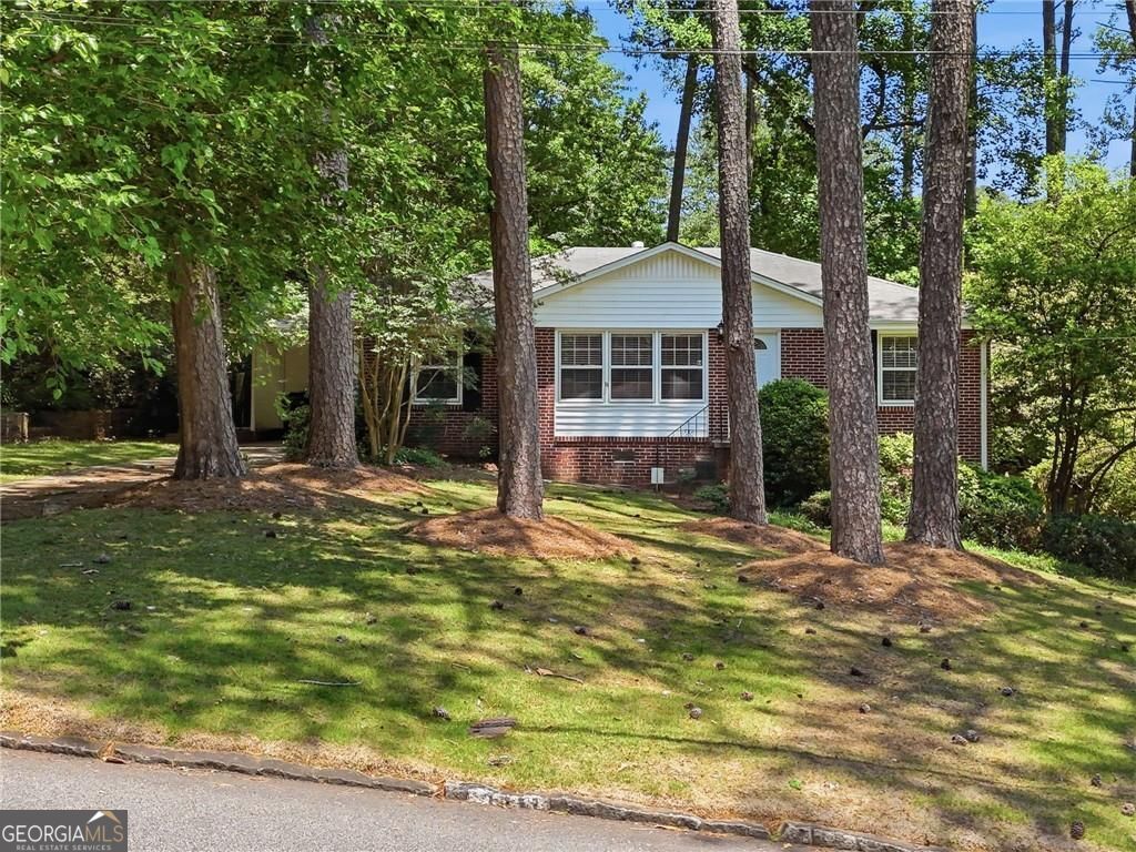 1111 N Valley Drive Property Photo 1