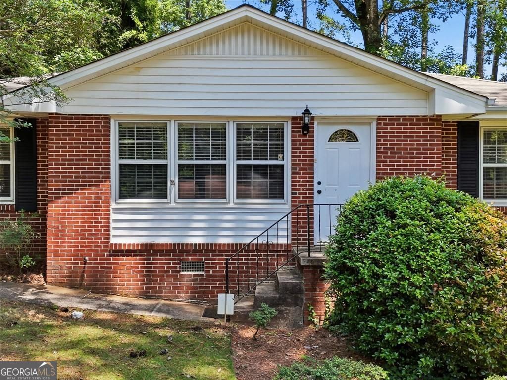 1111 N Valley Drive Property Photo 3