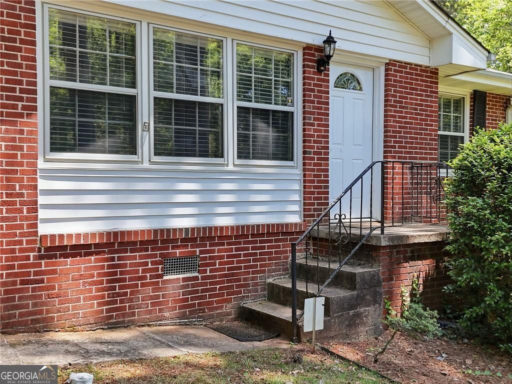 1111 N Valley Drive Property Photo 4