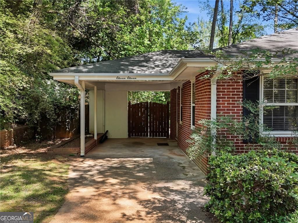 1111 N Valley Drive Property Photo 5