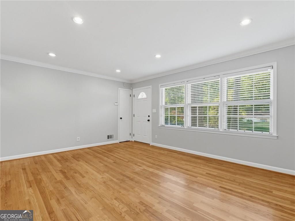 1111 N Valley Drive Property Photo 14
