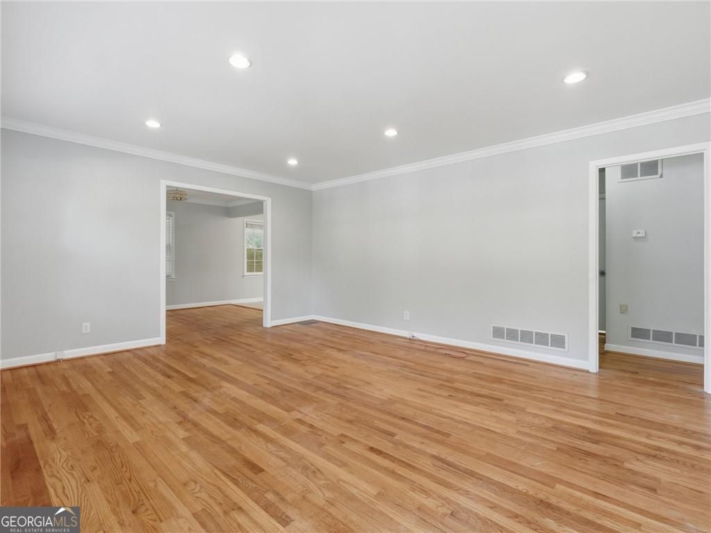 1111 N Valley Drive Property Photo 16