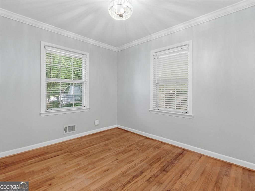 1111 N Valley Drive Property Photo 17