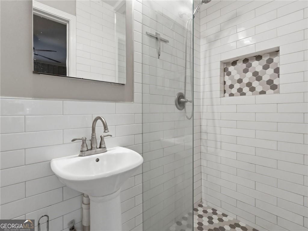 1111 N Valley Drive Property Photo 26