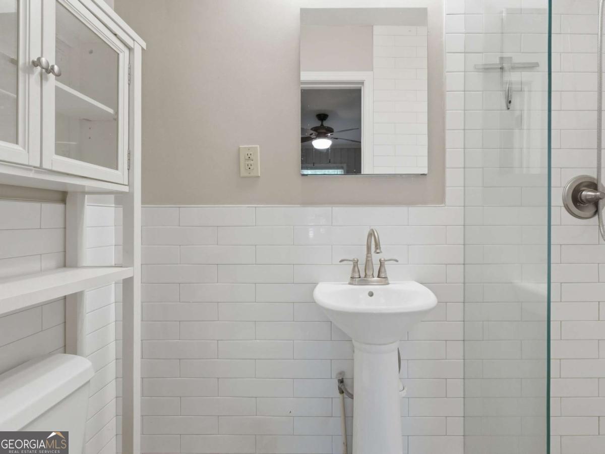 1111 N Valley Drive Property Photo 27