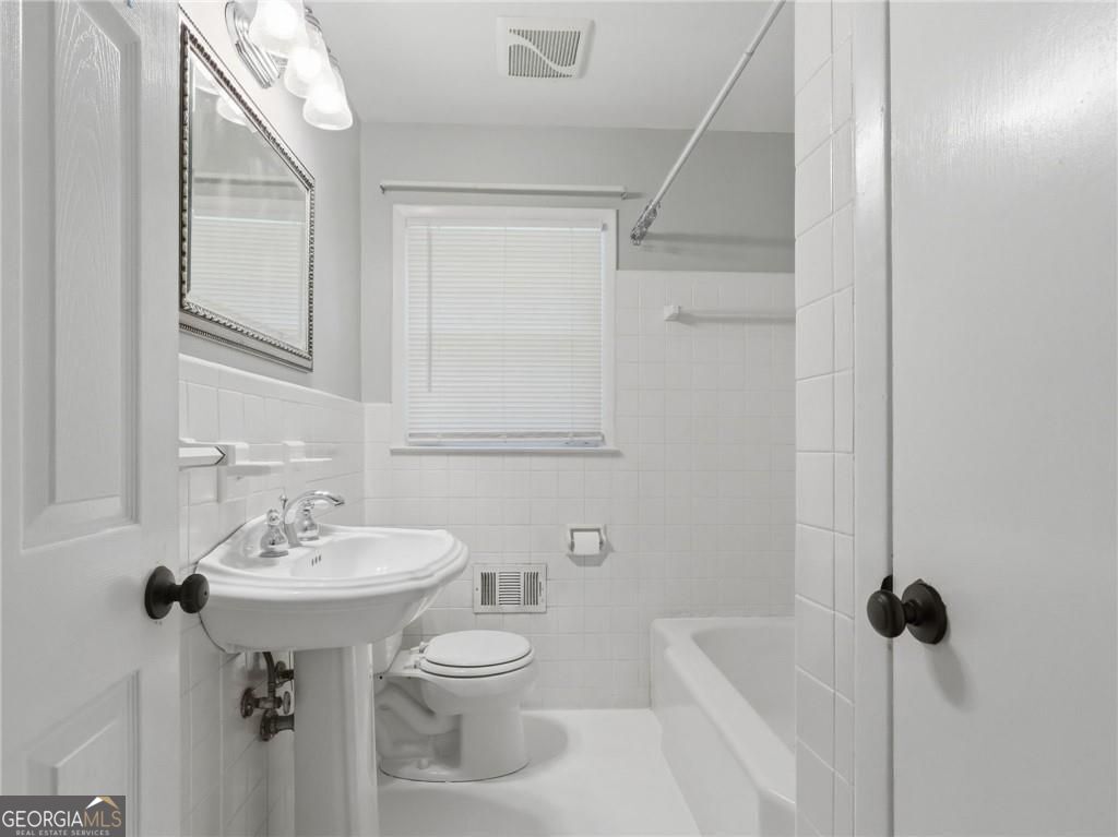 1111 N Valley Drive Property Photo 28