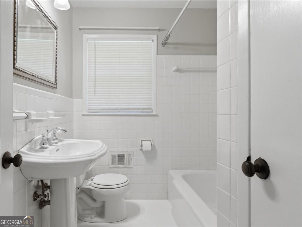 1111 N Valley Drive Property Photo 29