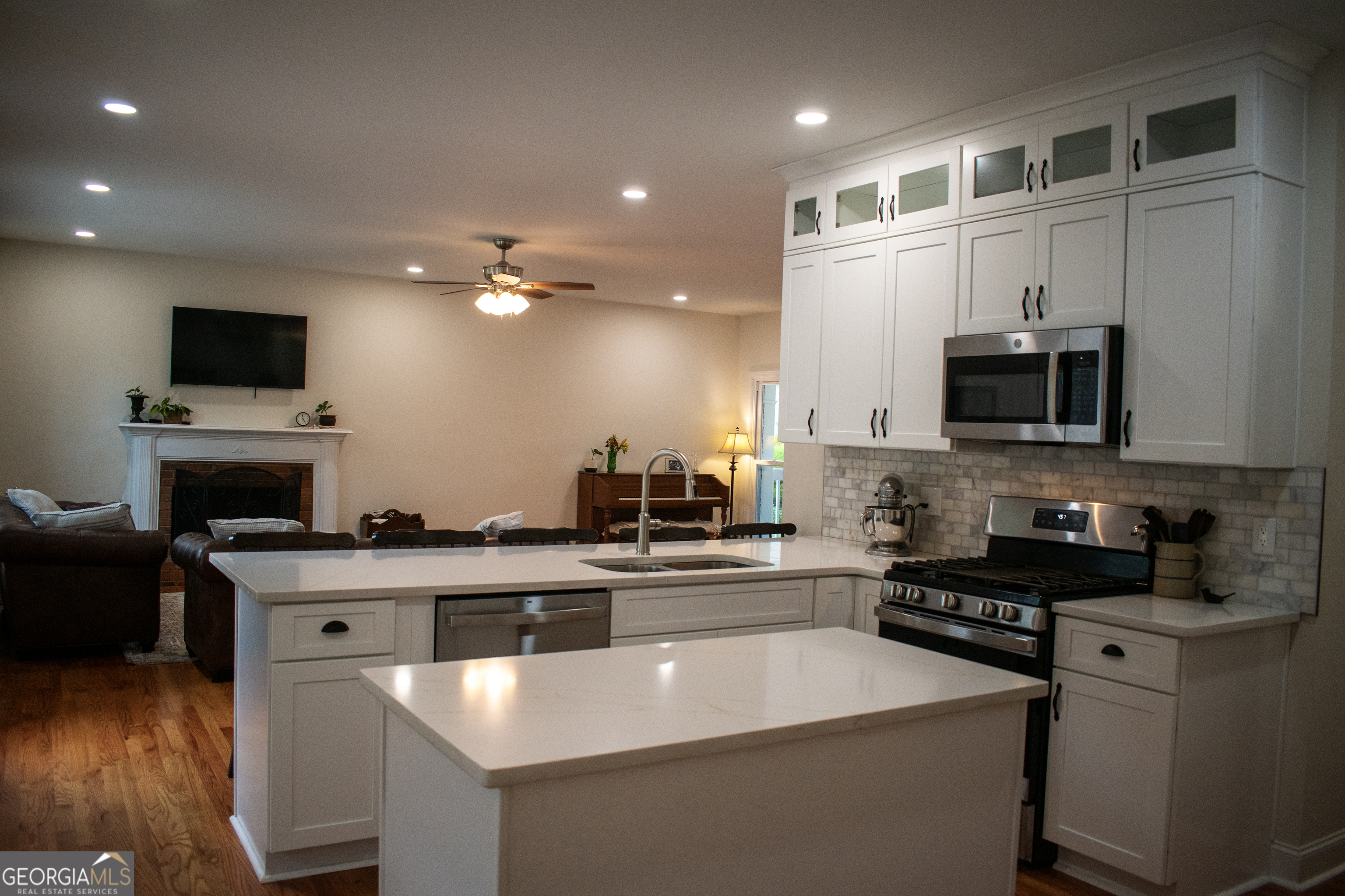 2735 Hanson Court Property Photo 6