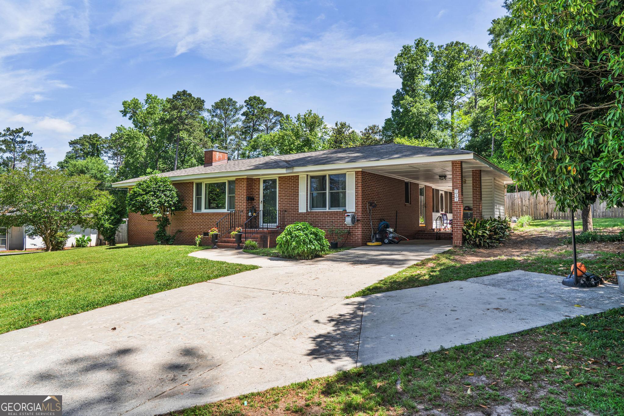 711 Winchester Circle Property Photo 2