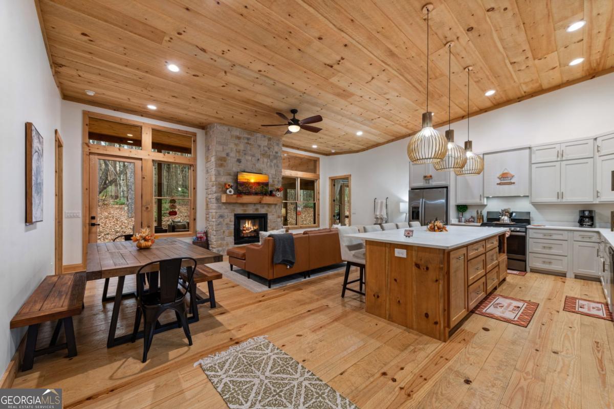 649 Lees Ride Property Photo 6