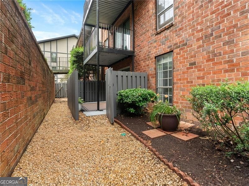 6851 Roswell Road # H26 Property Photo 33