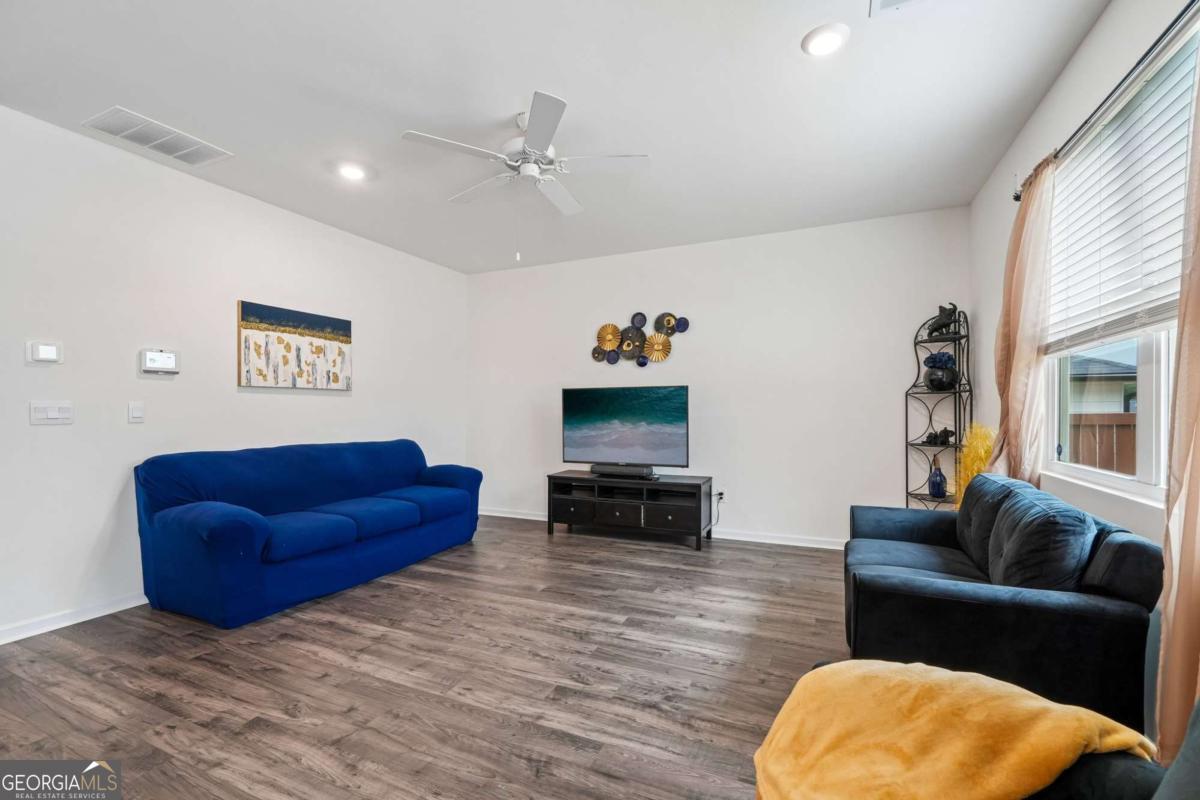8592 Seabiscuit Road Property Photo 3