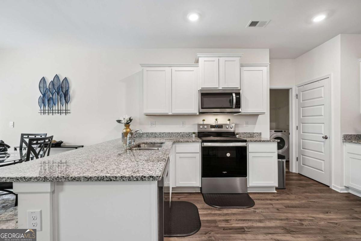 8592 Seabiscuit Road Property Photo 6