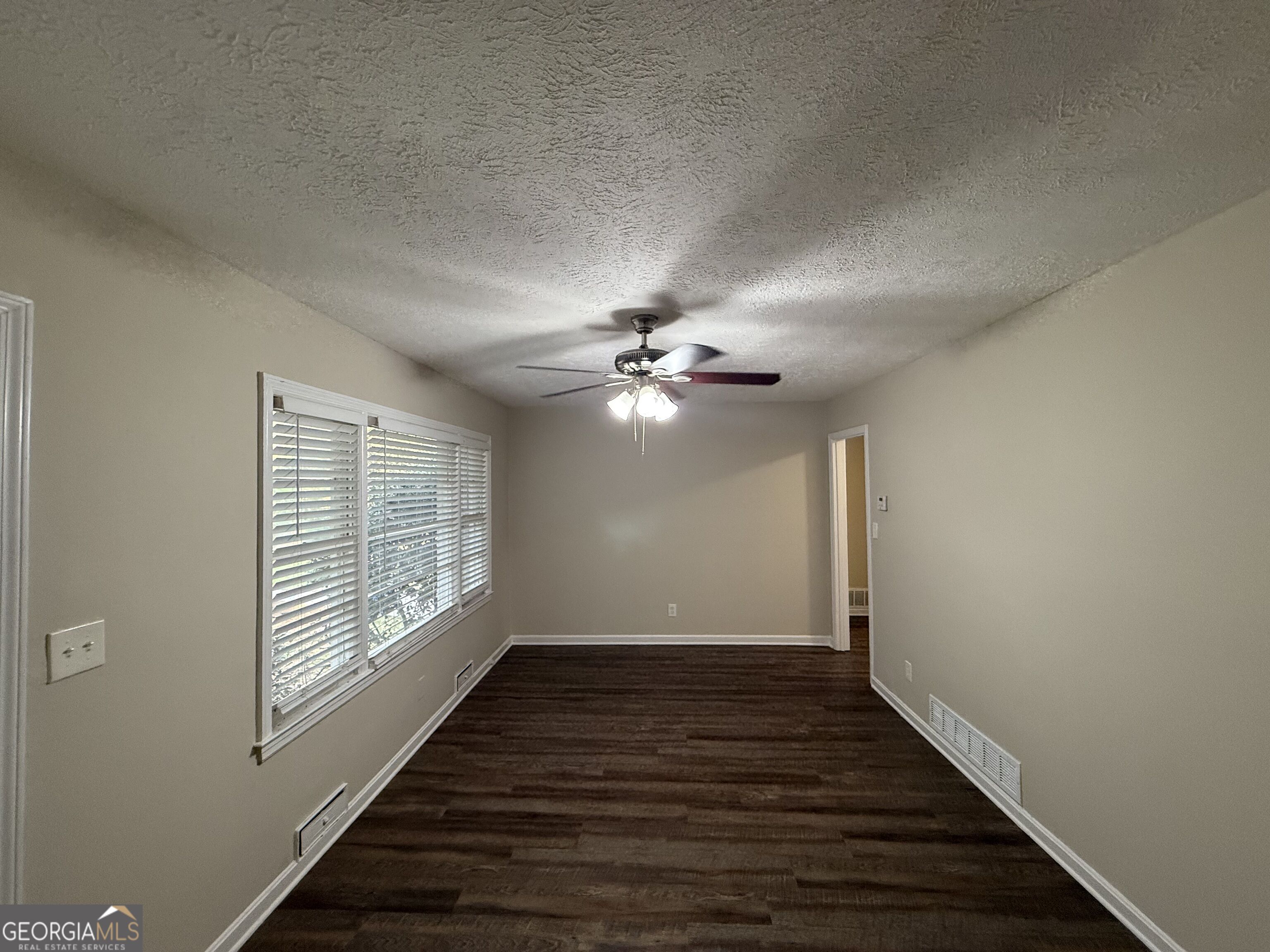 2431 Ivydale Drive Sw Property Photo 3
