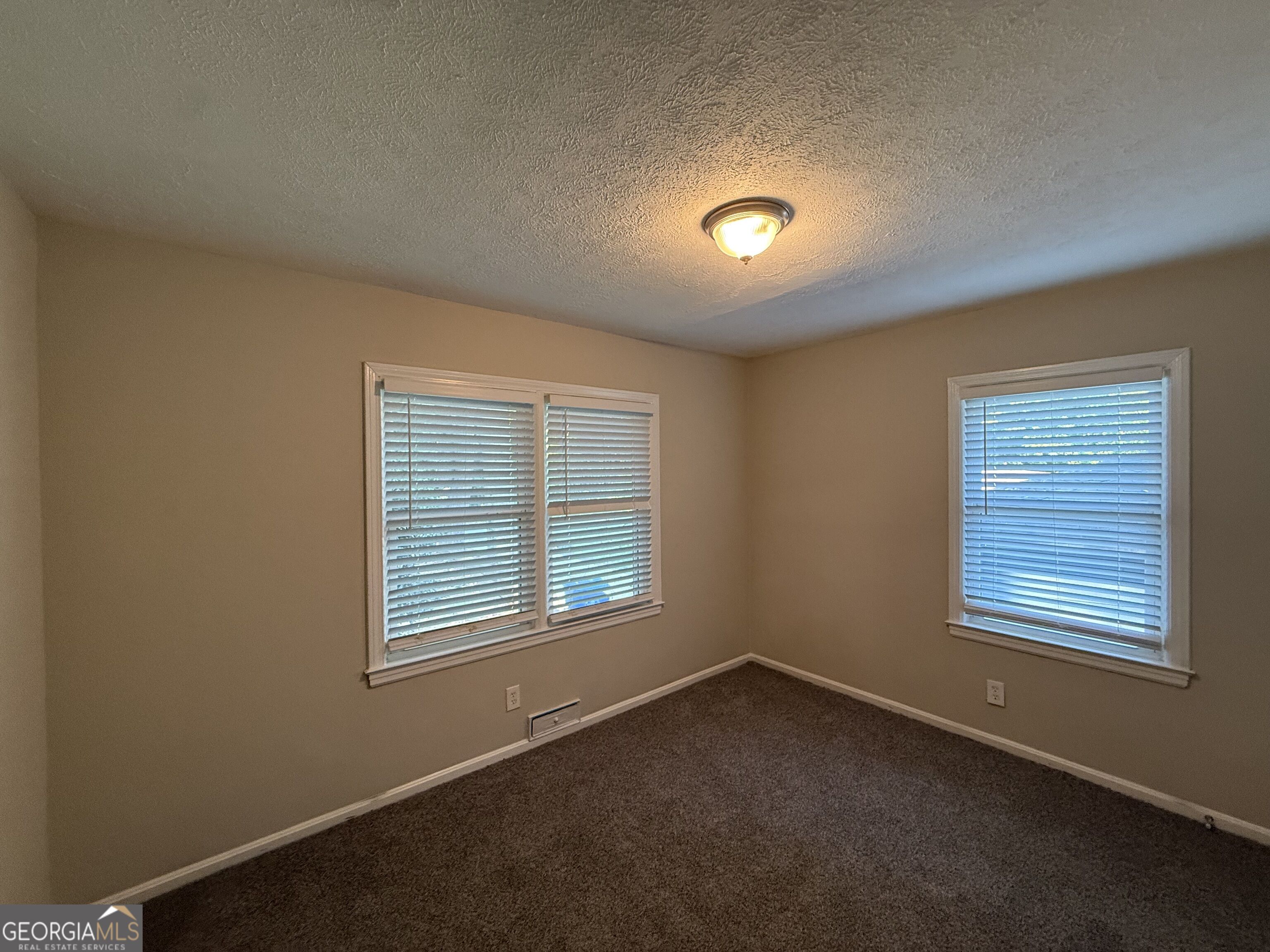 2431 Ivydale Drive Sw Property Photo 6