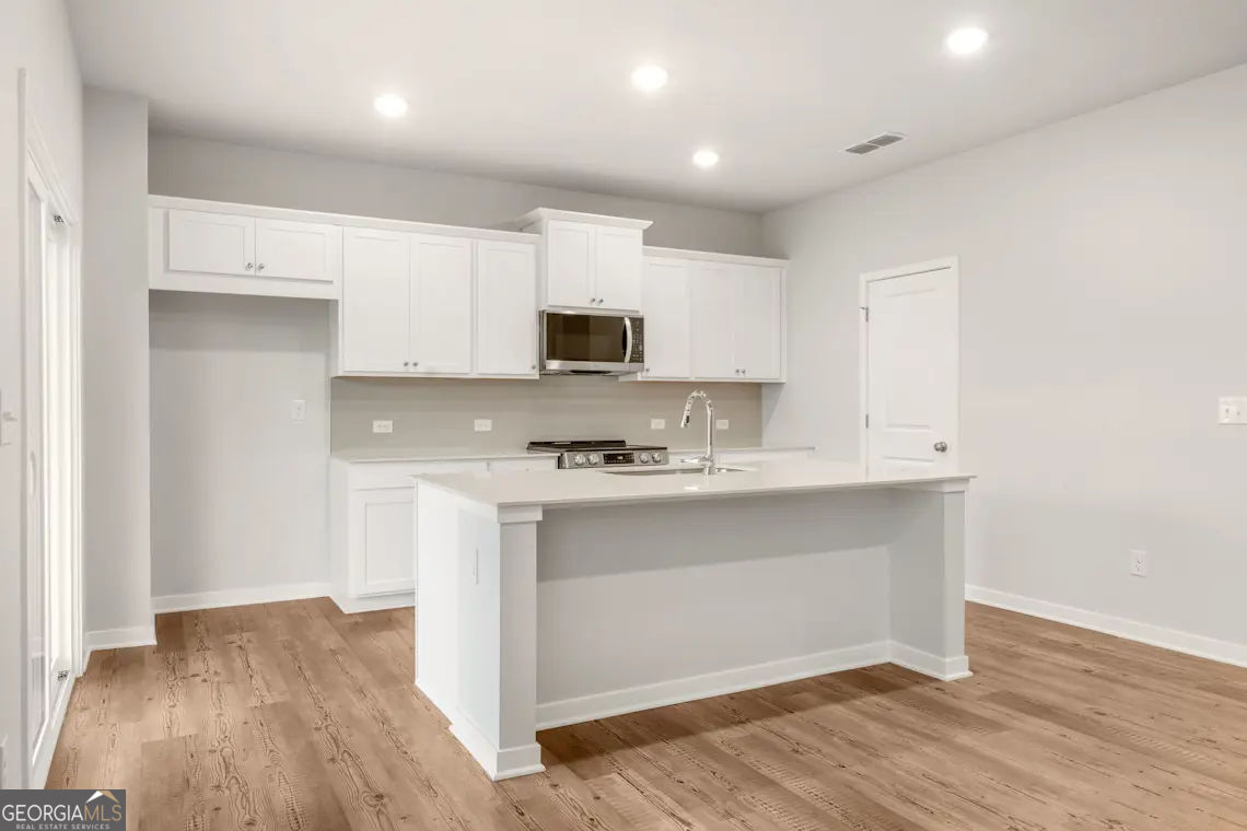 4129 Thronbud Road Property Photo 6