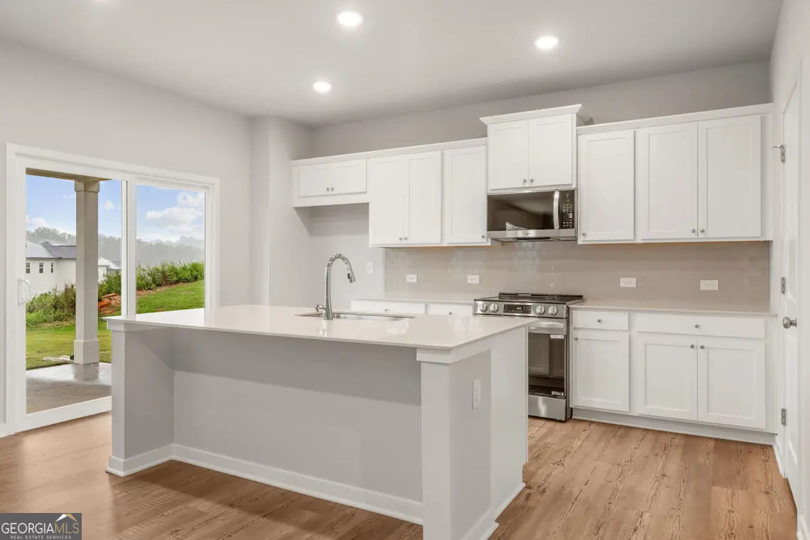 4129 Thronbud Road Property Photo 8