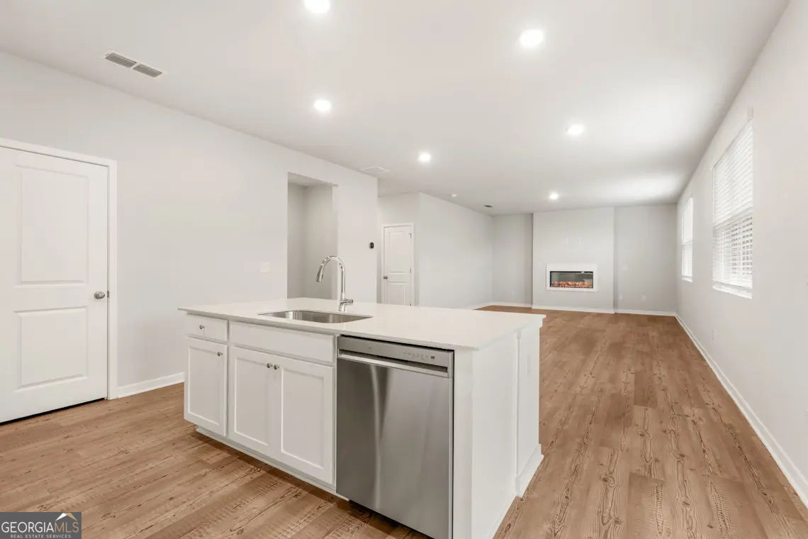 4129 Thronbud Road Property Photo 10
