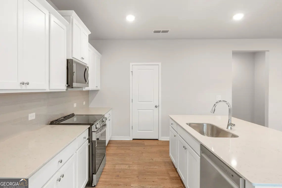 4129 Thronbud Road Property Photo 11
