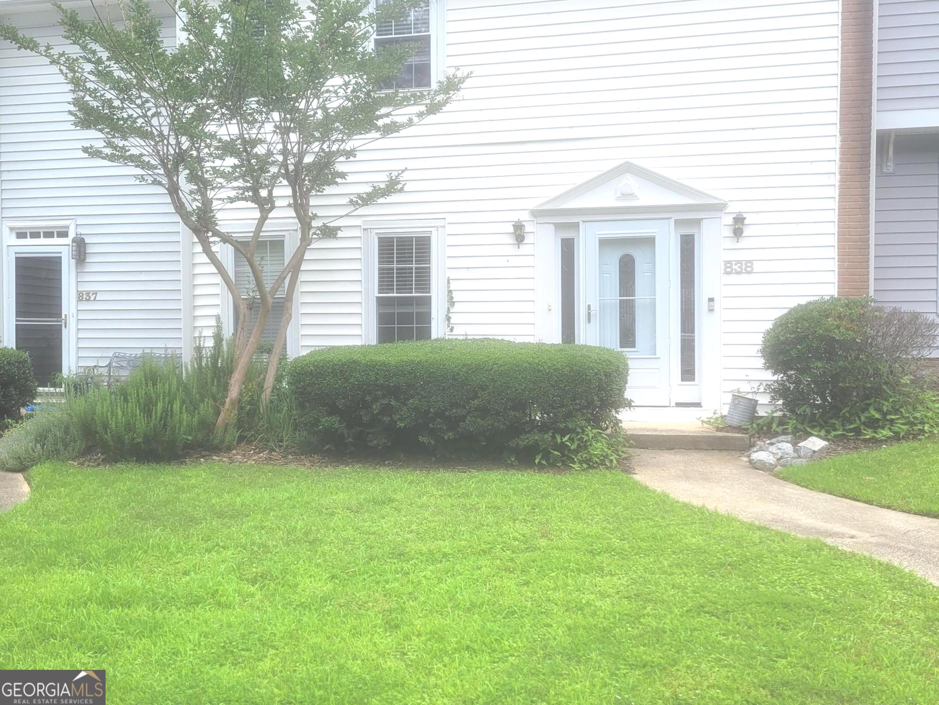 838 Heritage Square Property Photo 1