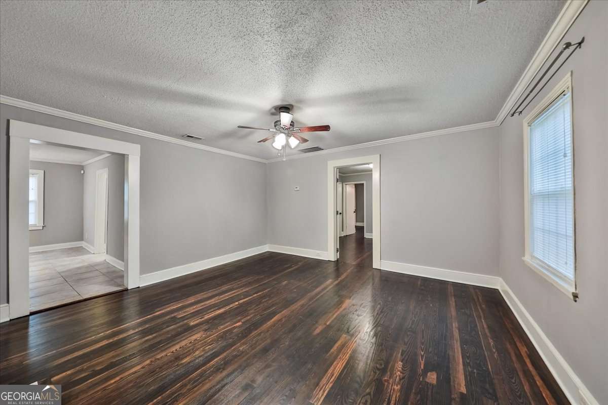 6320 Temple Street Property Photo 5