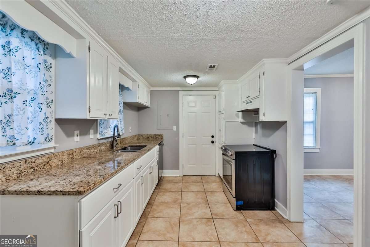 6320 Temple Street Property Photo 9