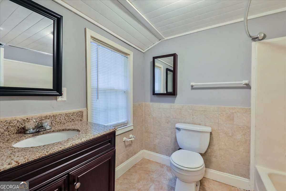 6320 Temple Street Property Photo 12