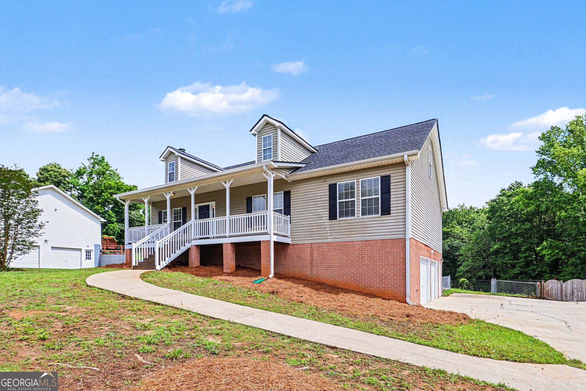 227 Starlyn Drive Property Photo 3