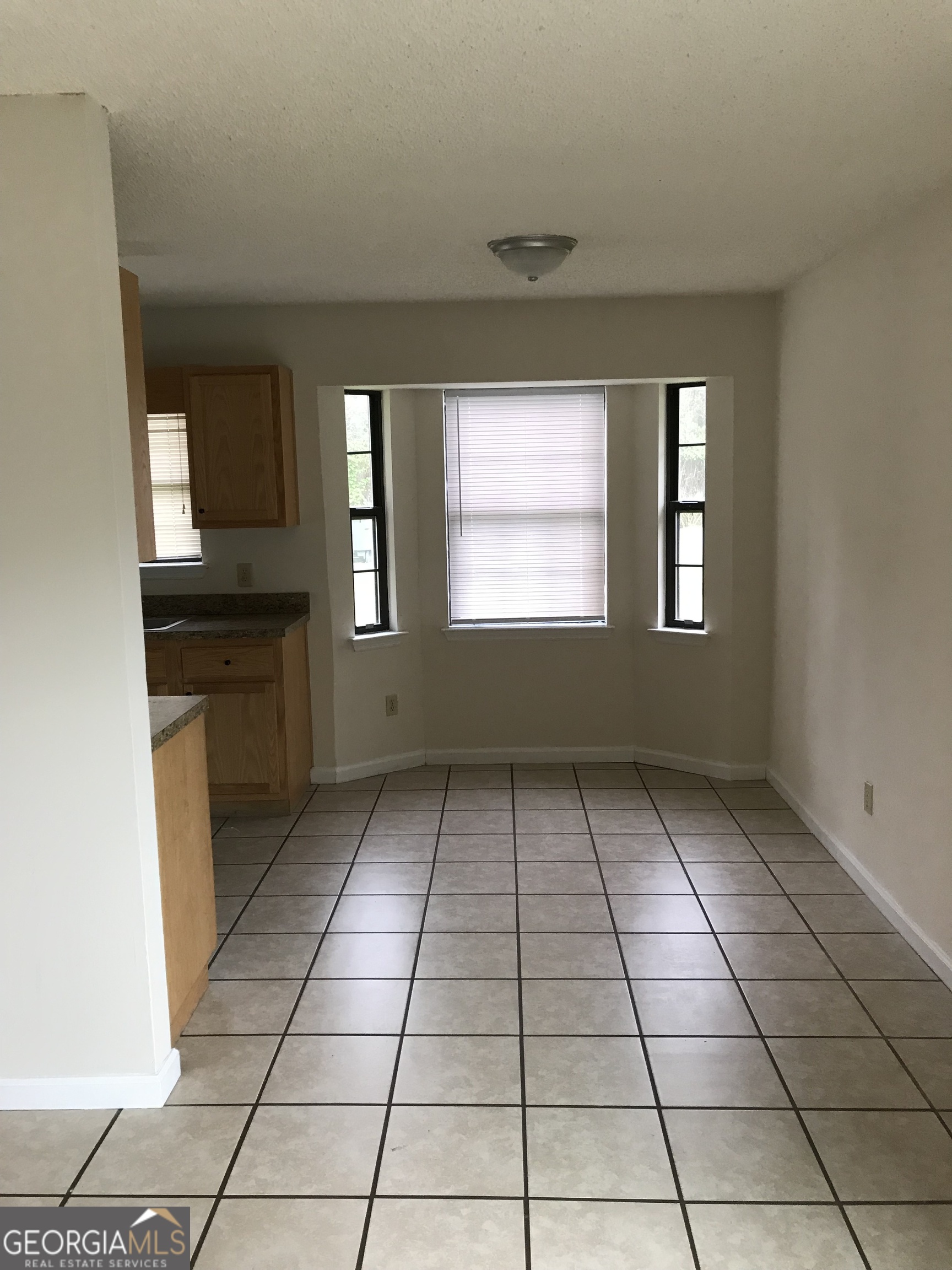 531 S Arizona Street Property Photo 2