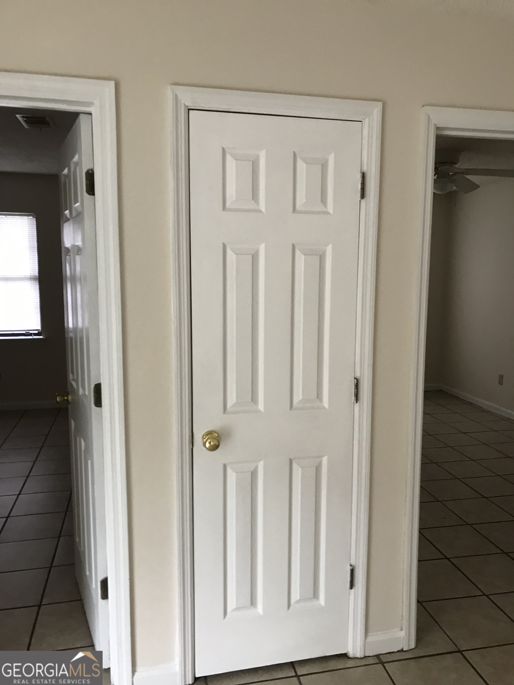 531 S Arizona Street Property Photo 3