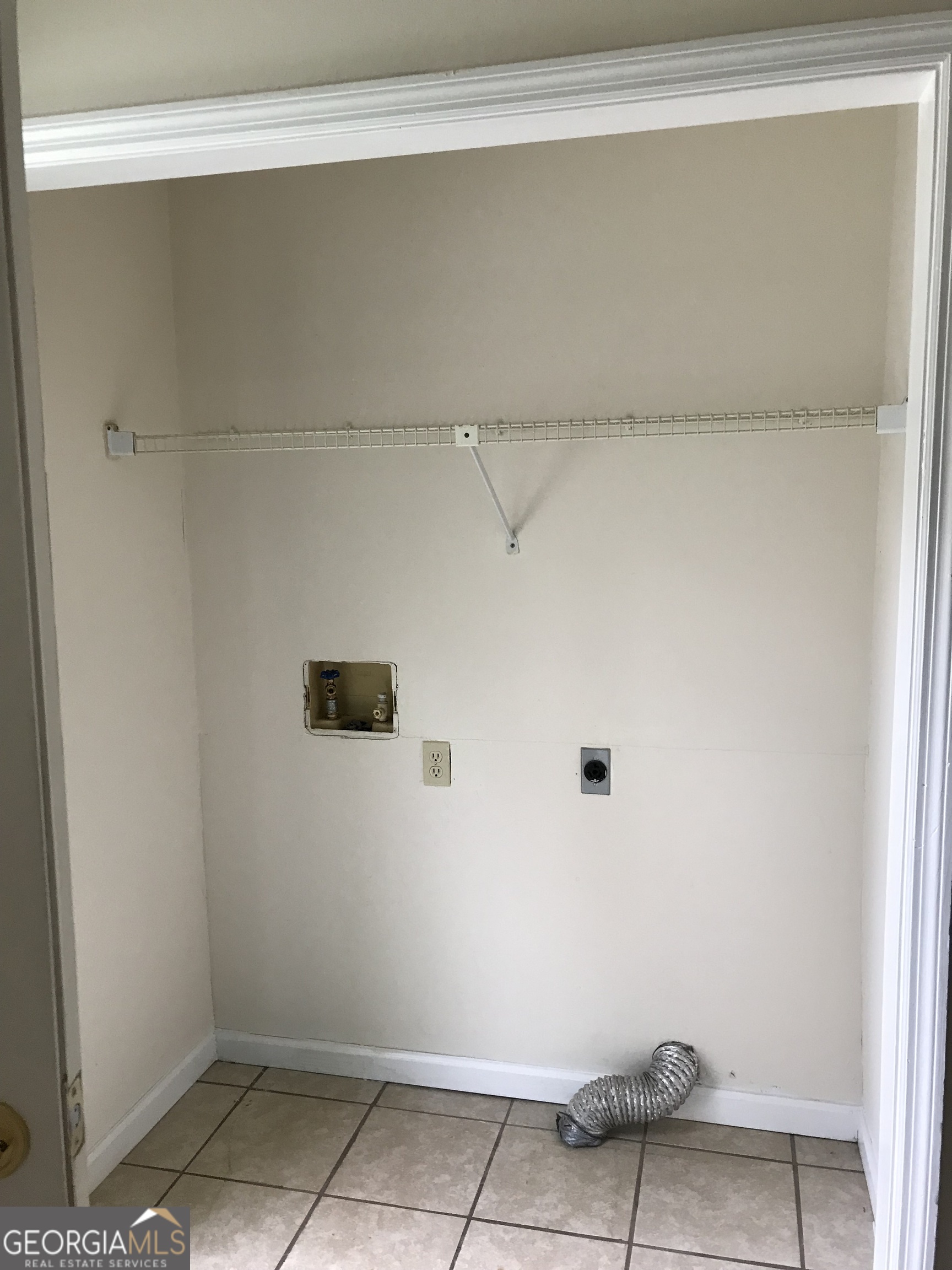 531 S Arizona Street Property Photo 4