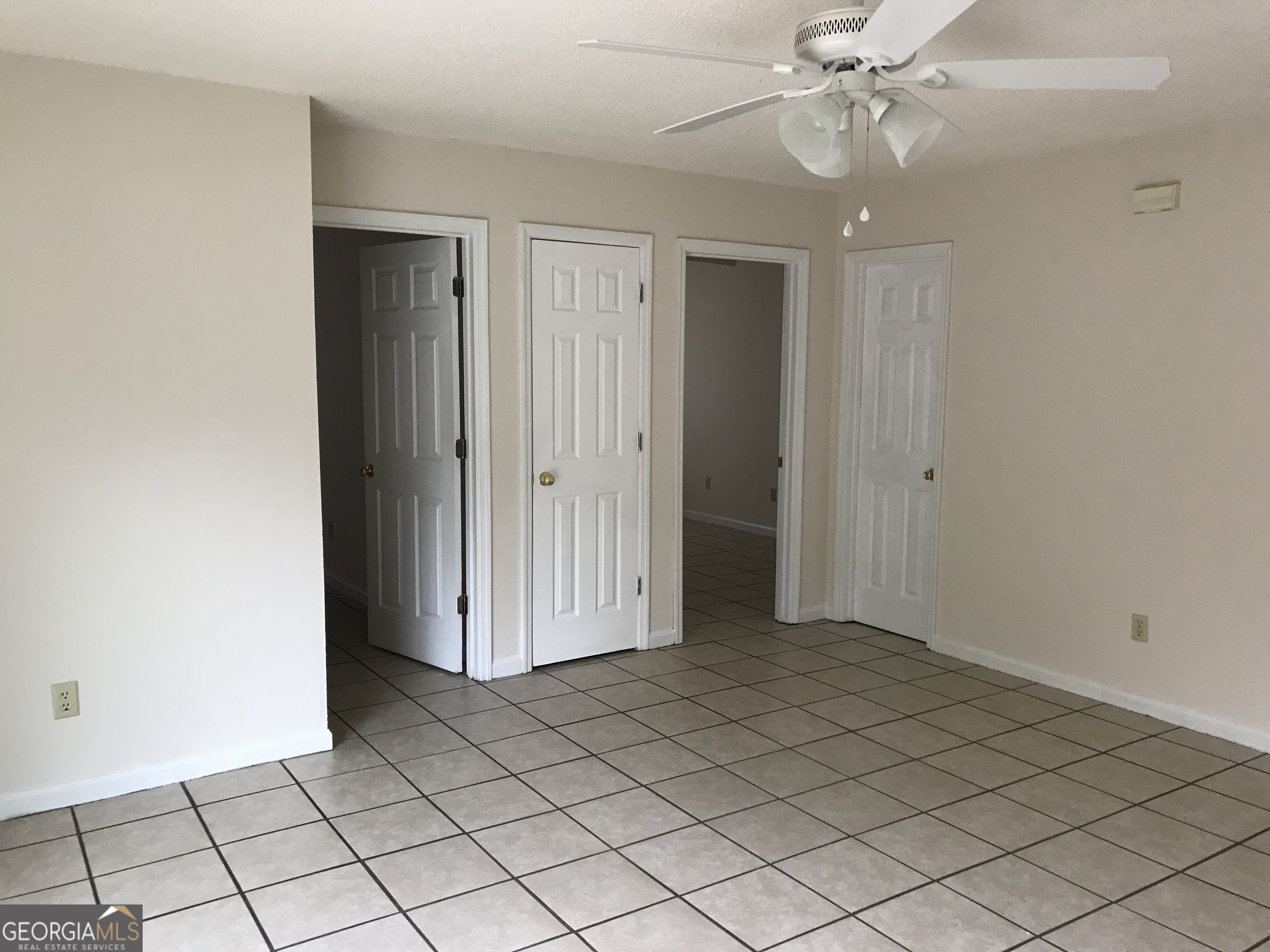 531 S Arizona Street Property Photo 5