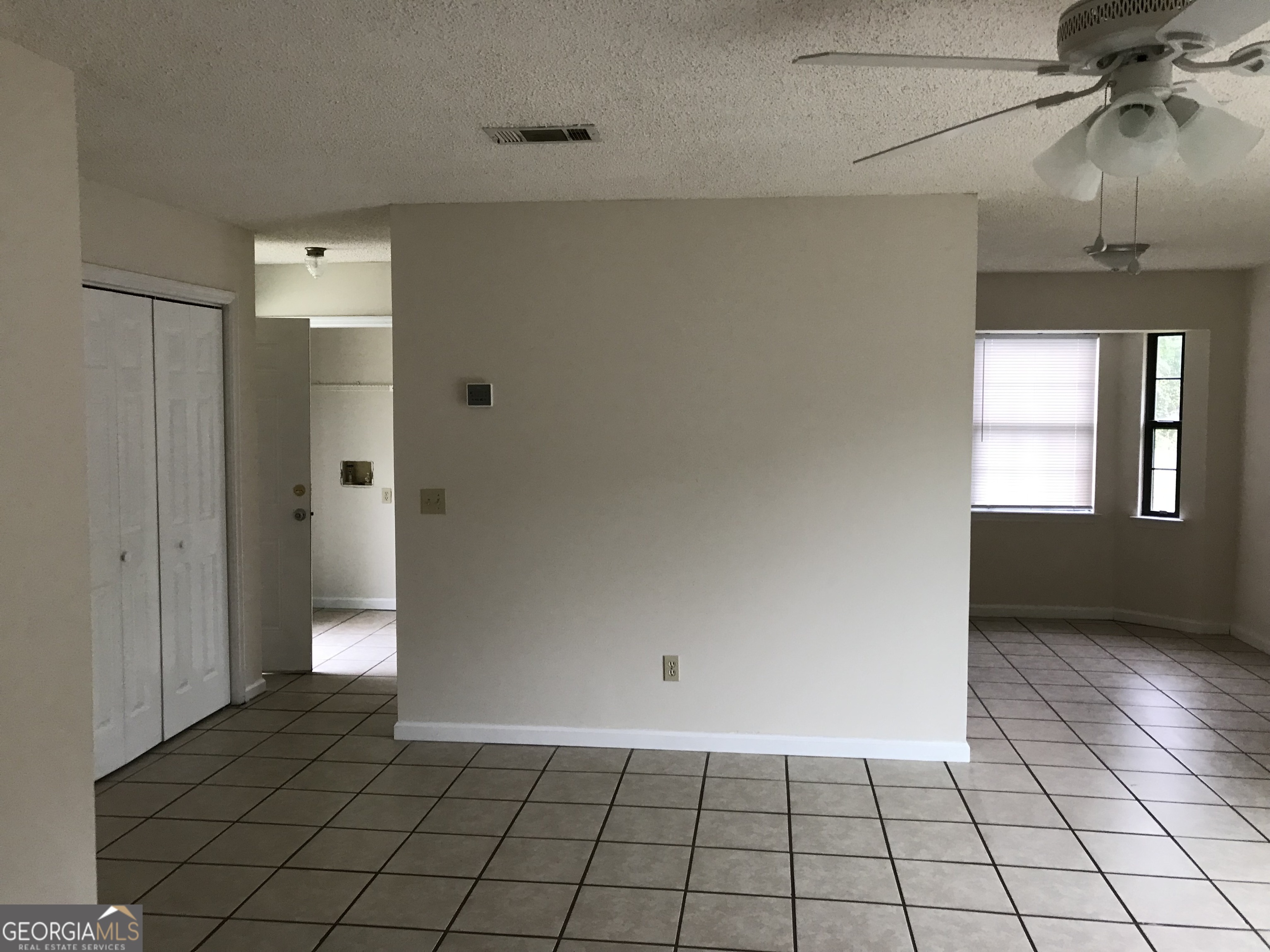 531 S Arizona Street Property Photo 6