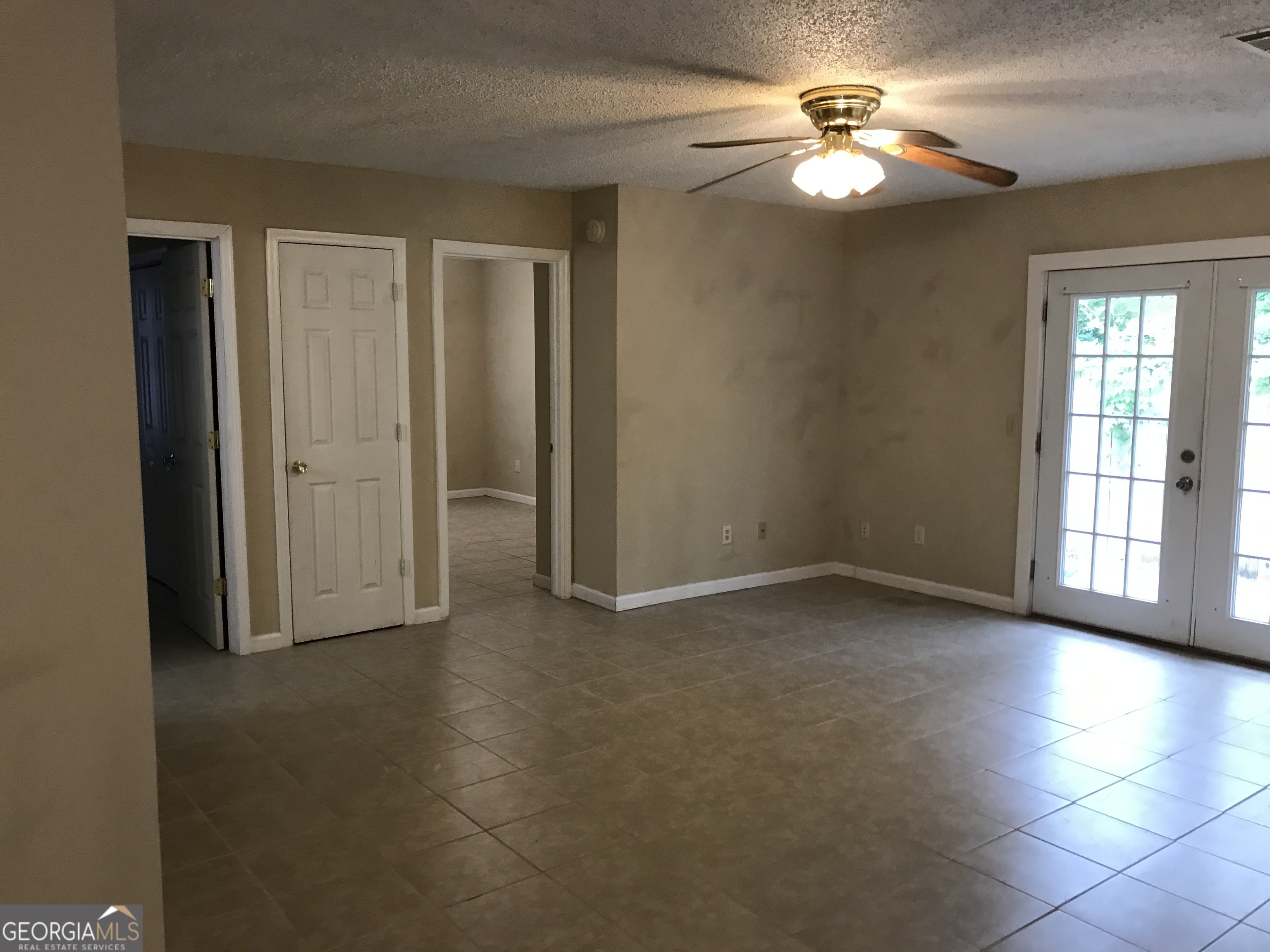 531 S Arizona Street Property Photo 10