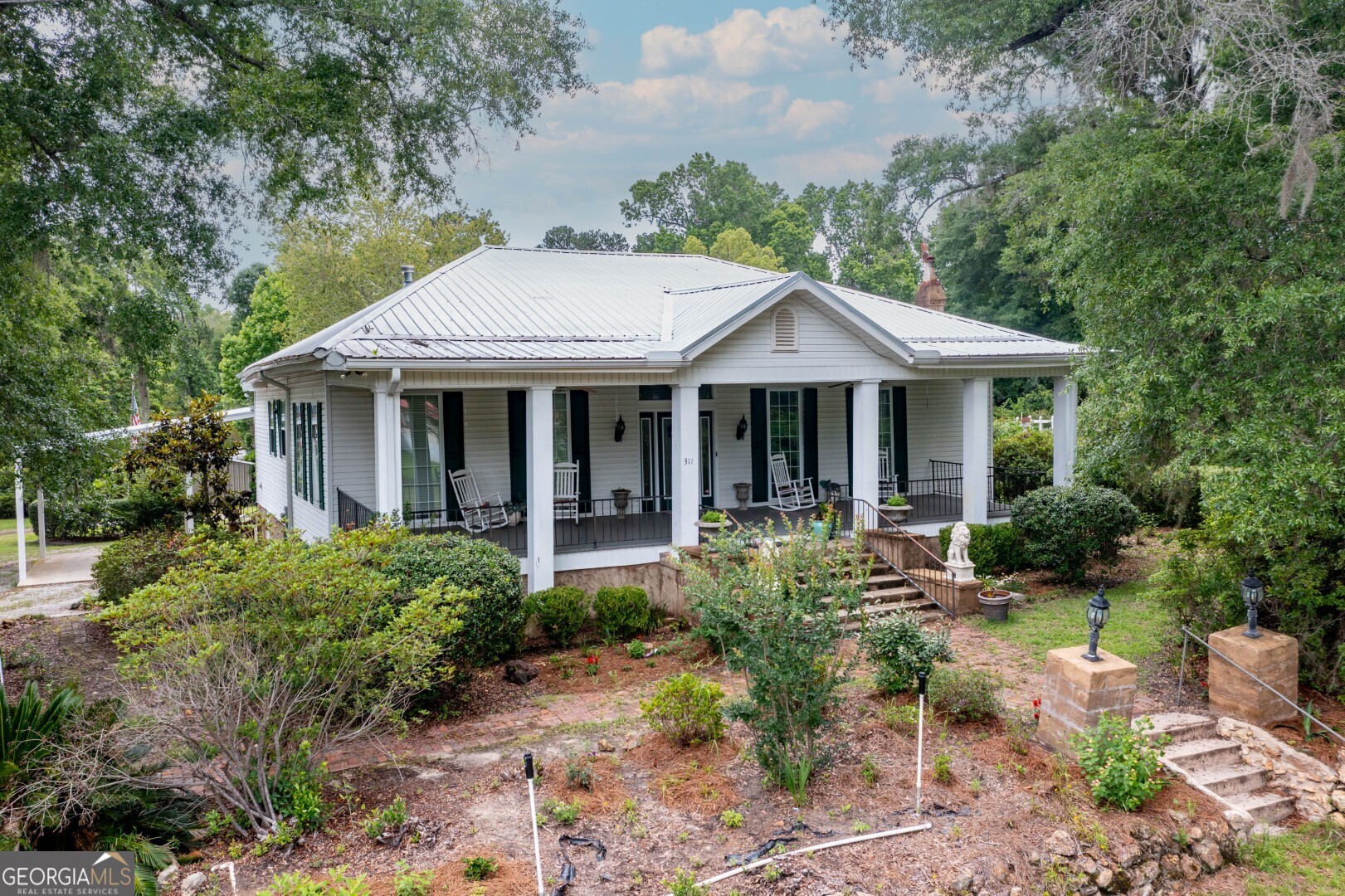 311 Hartford Road E Property Photo 1