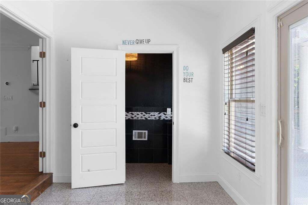 212 Kings Row Property Photo 47