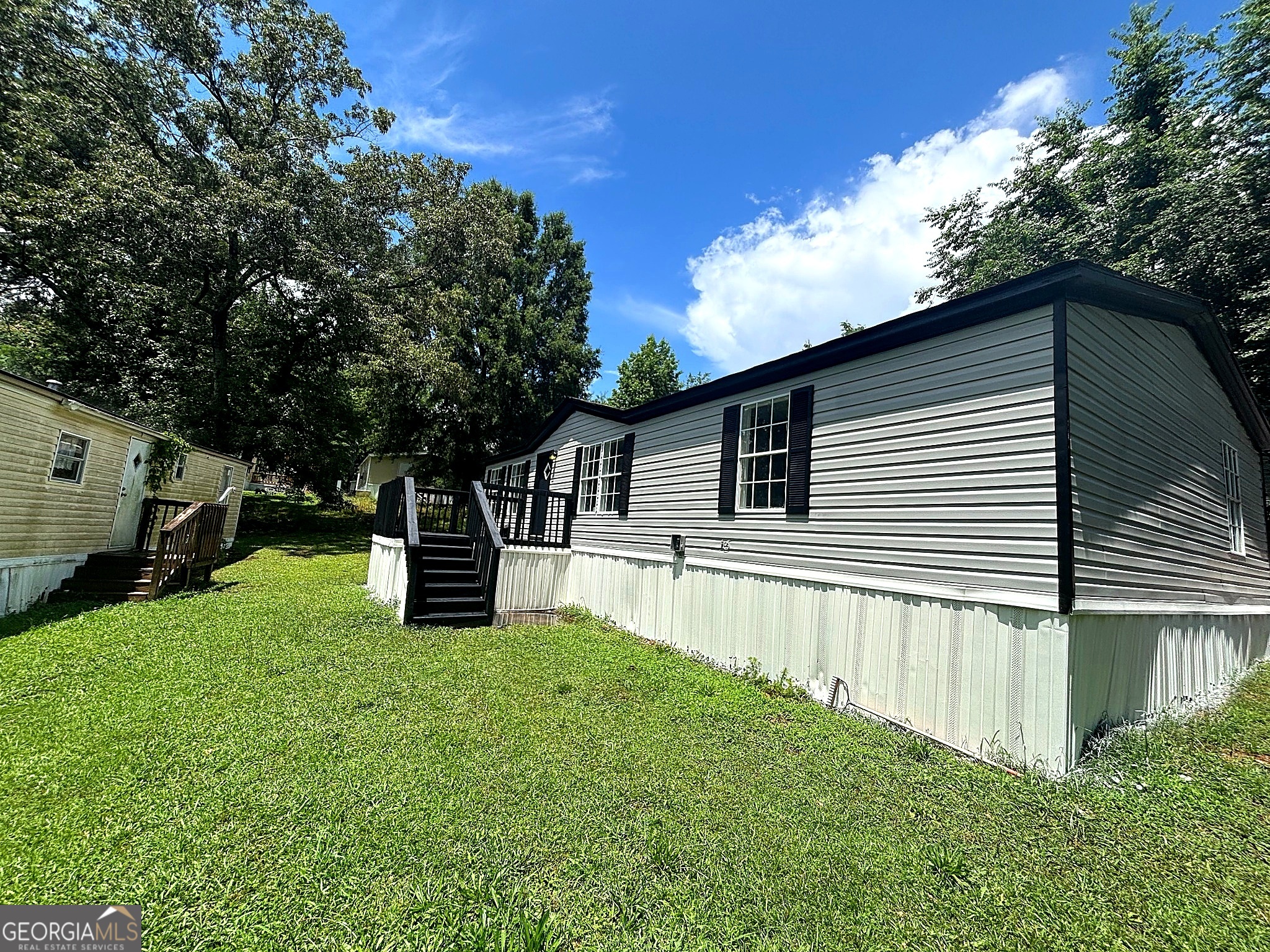 225 Stratford Drive Property Photo 2