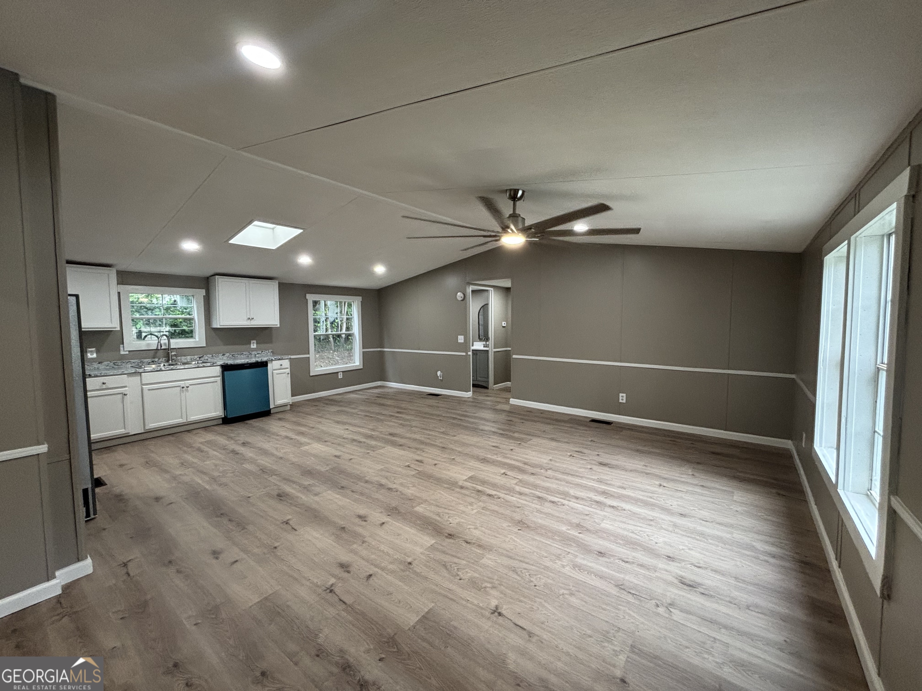 225 Stratford Drive Property Photo 3
